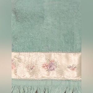 Star Embroidery Robins Egg Blue Embroidered Fringe Hand Towel Set